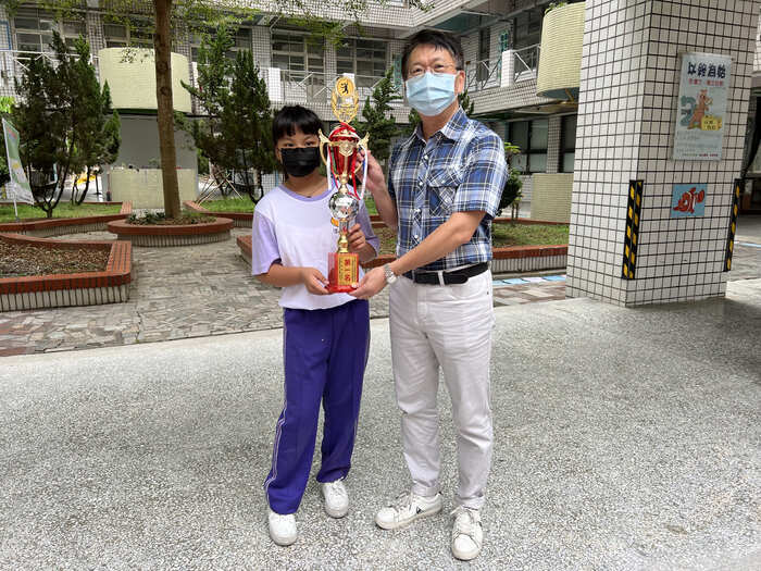 中女第一名獻獎盃
