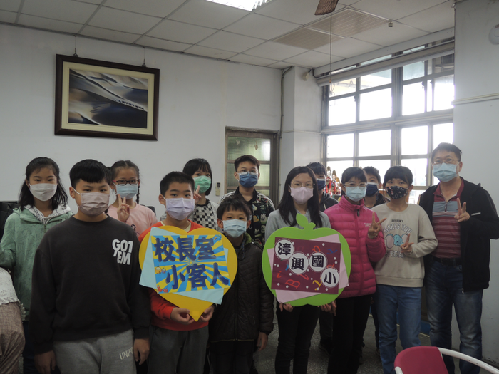 與校長合照