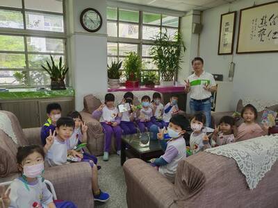 與校長合照